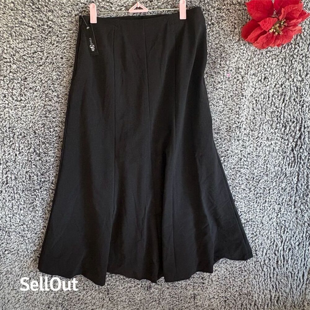 Vintage Women's Pleated Knee Length Skirt Black Size 10 Casual